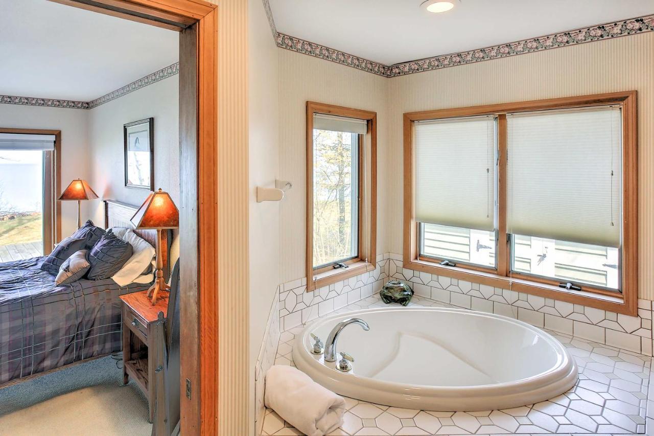 Gorgeous Charlevoix Home On Lake Michigan! Ellsworth Exterior photo