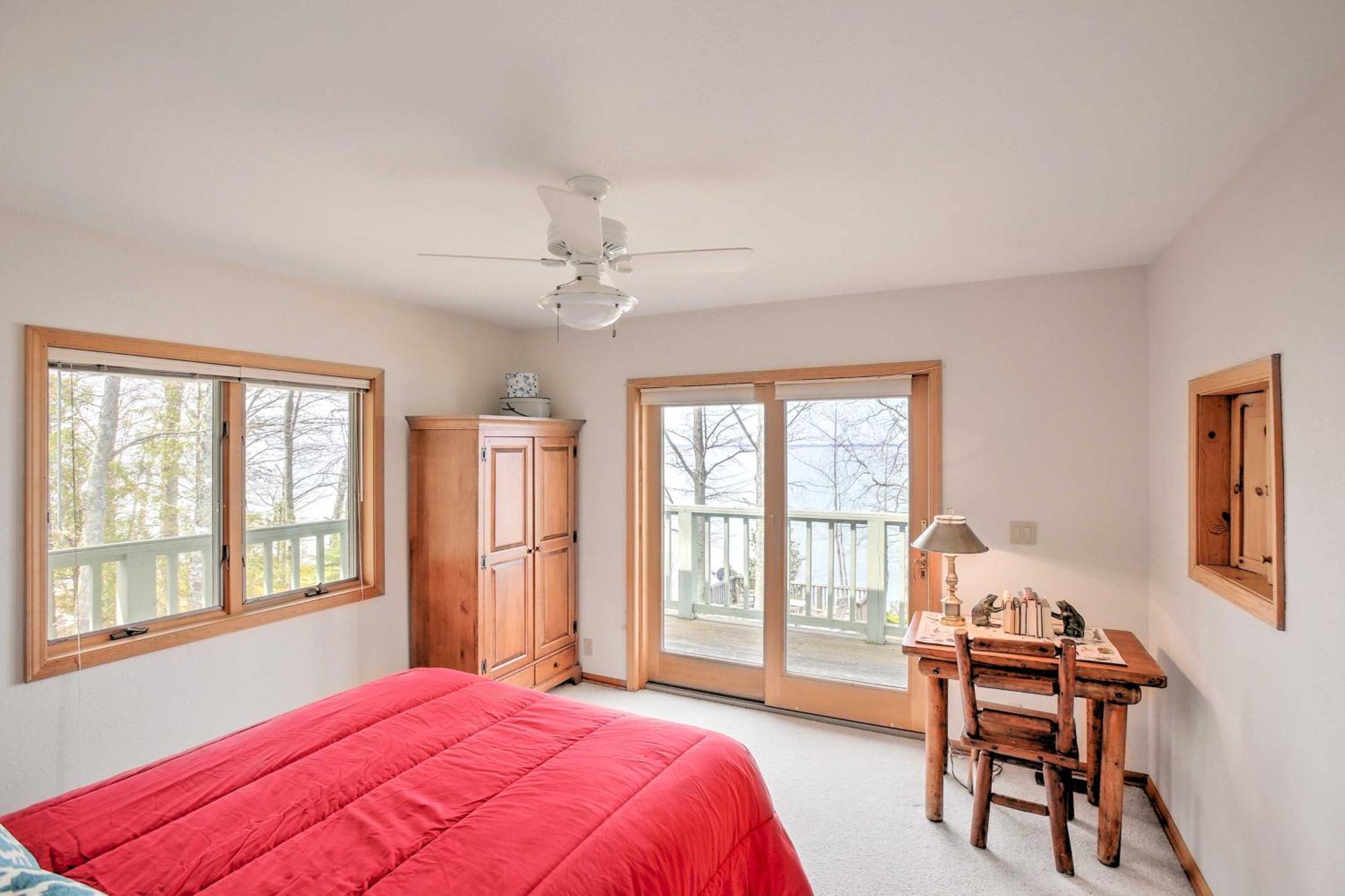 Gorgeous Charlevoix Home On Lake Michigan! Ellsworth Exterior photo