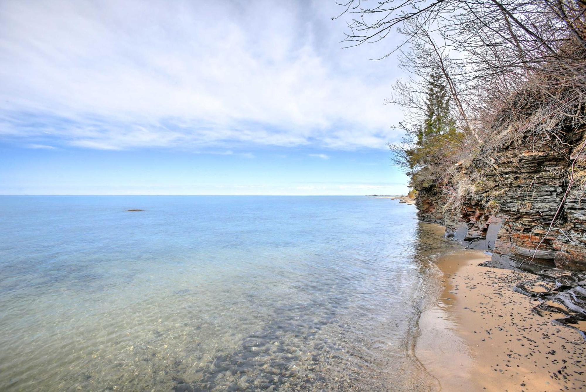 Gorgeous Charlevoix Home On Lake Michigan! Ellsworth Exterior photo