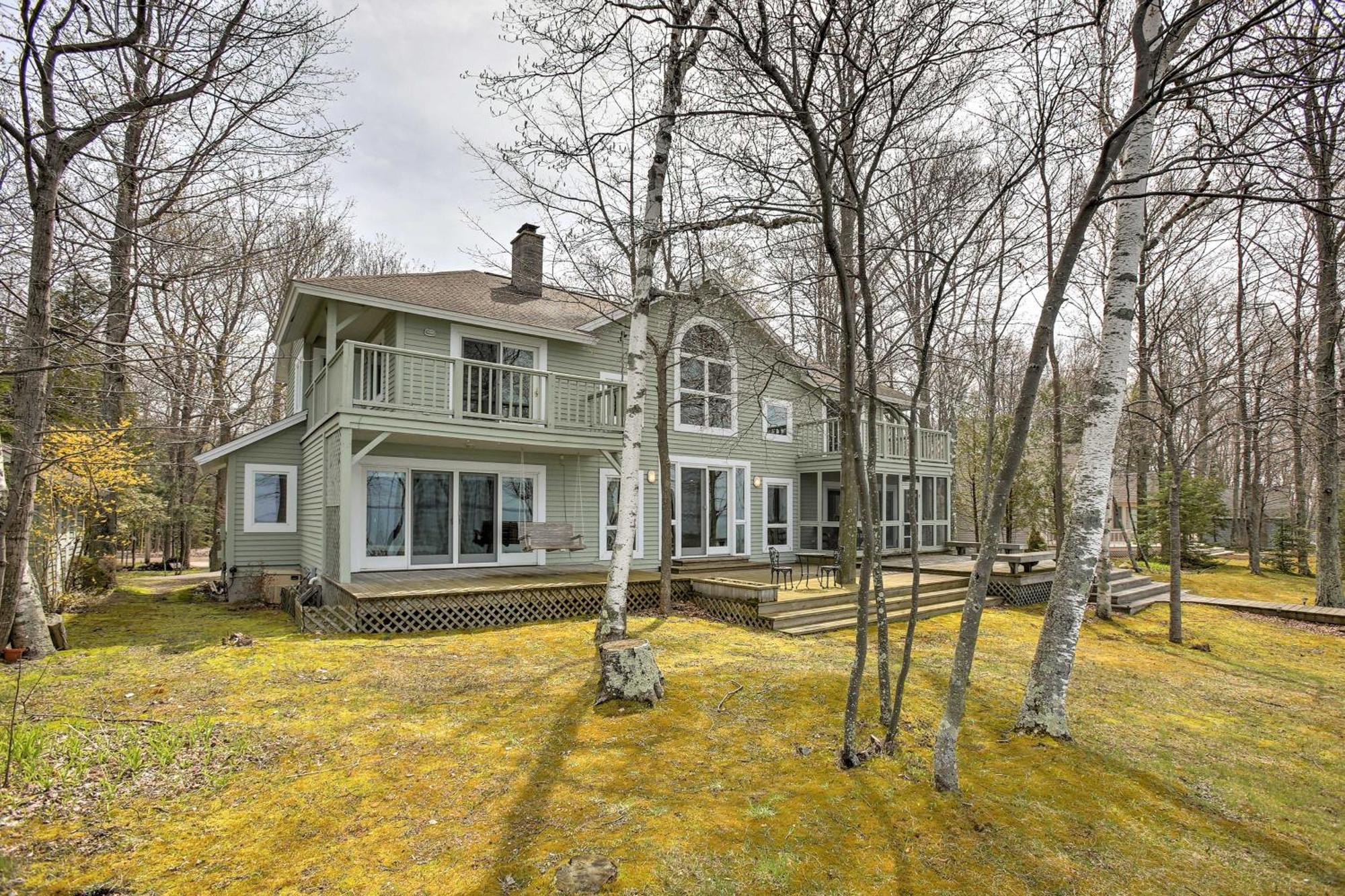 Gorgeous Charlevoix Home On Lake Michigan! Ellsworth Exterior photo